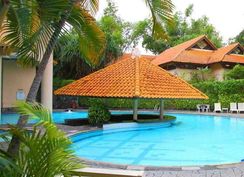 Equator Hotel Surabaya Bagian luar foto